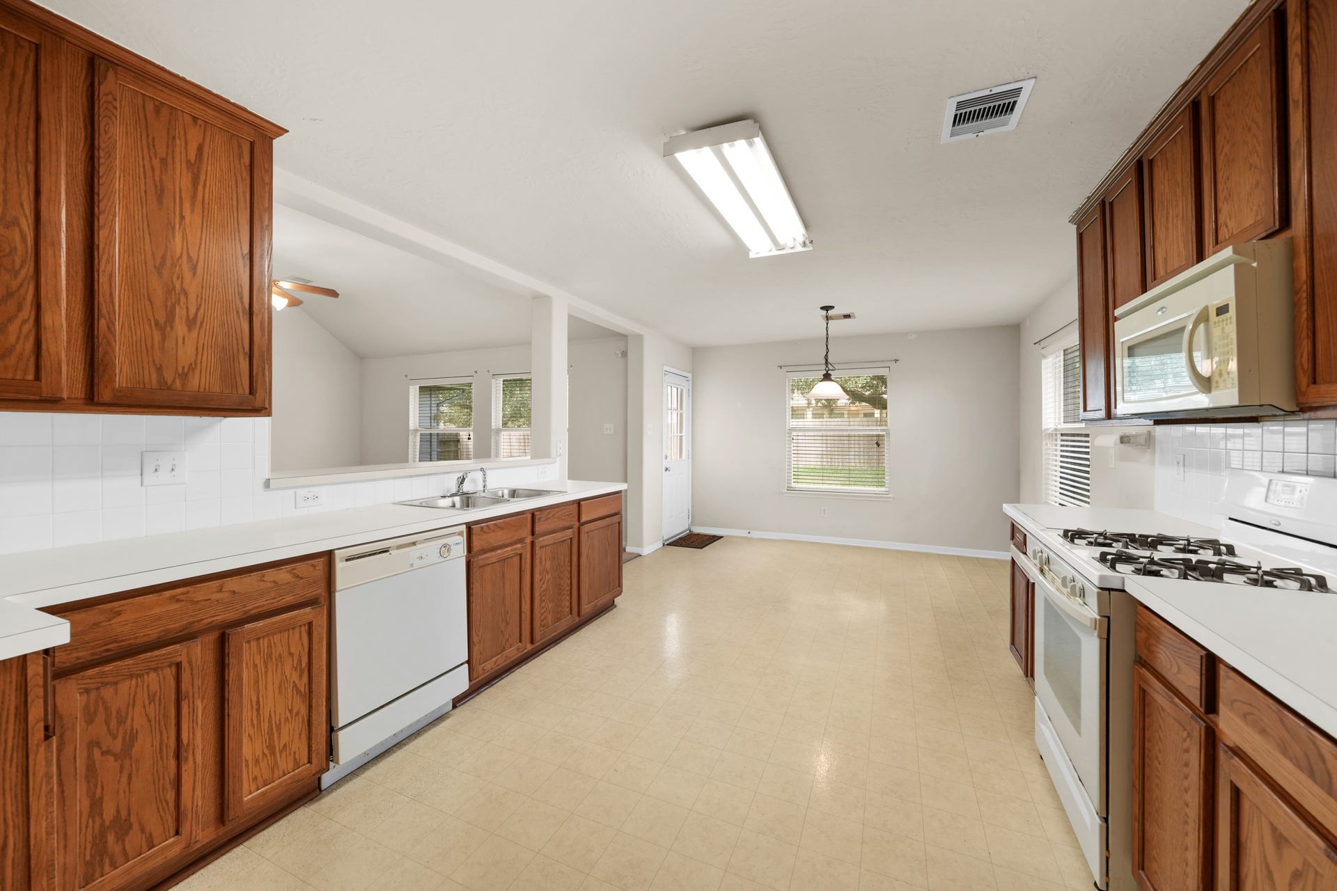 3808 Parry Court, Pearland, TX 77584 3808 Parry Court, Pearland, TX 77584