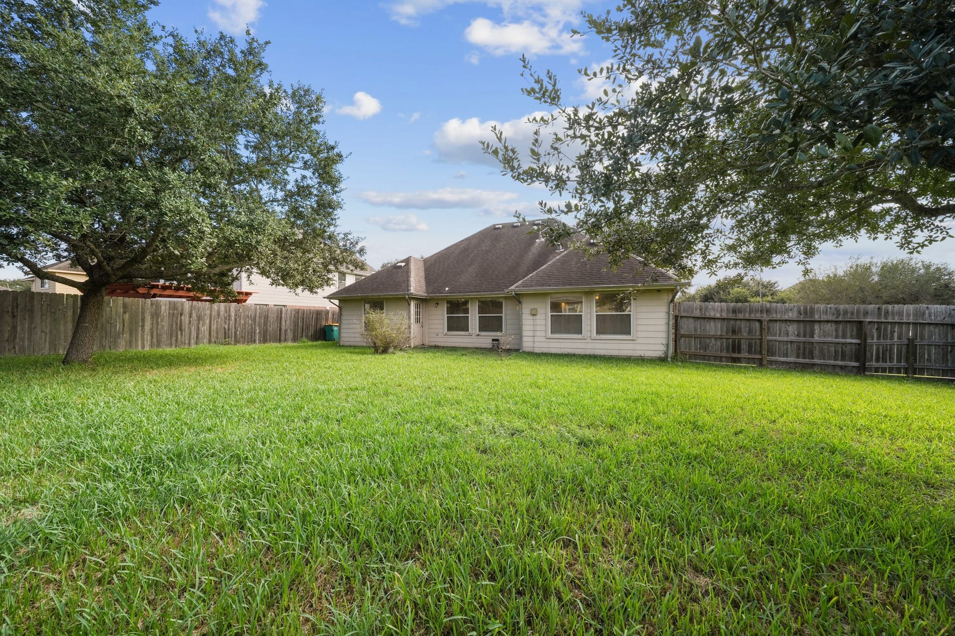 3808 Parry Court, Pearland, TX 77584 3808 Parry Court, Pearland, TX 77584