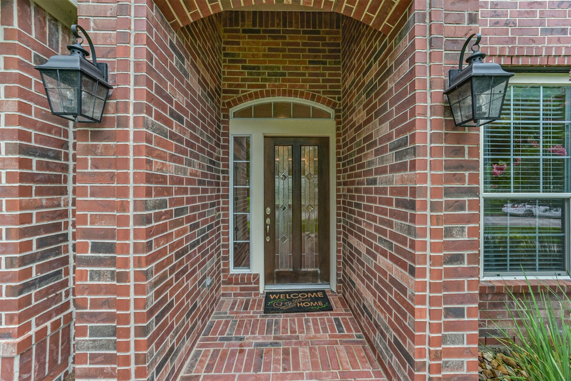 12614 Brazos Bend Trail, Humble, TX 77346 Dual coach lights to your covered entrance