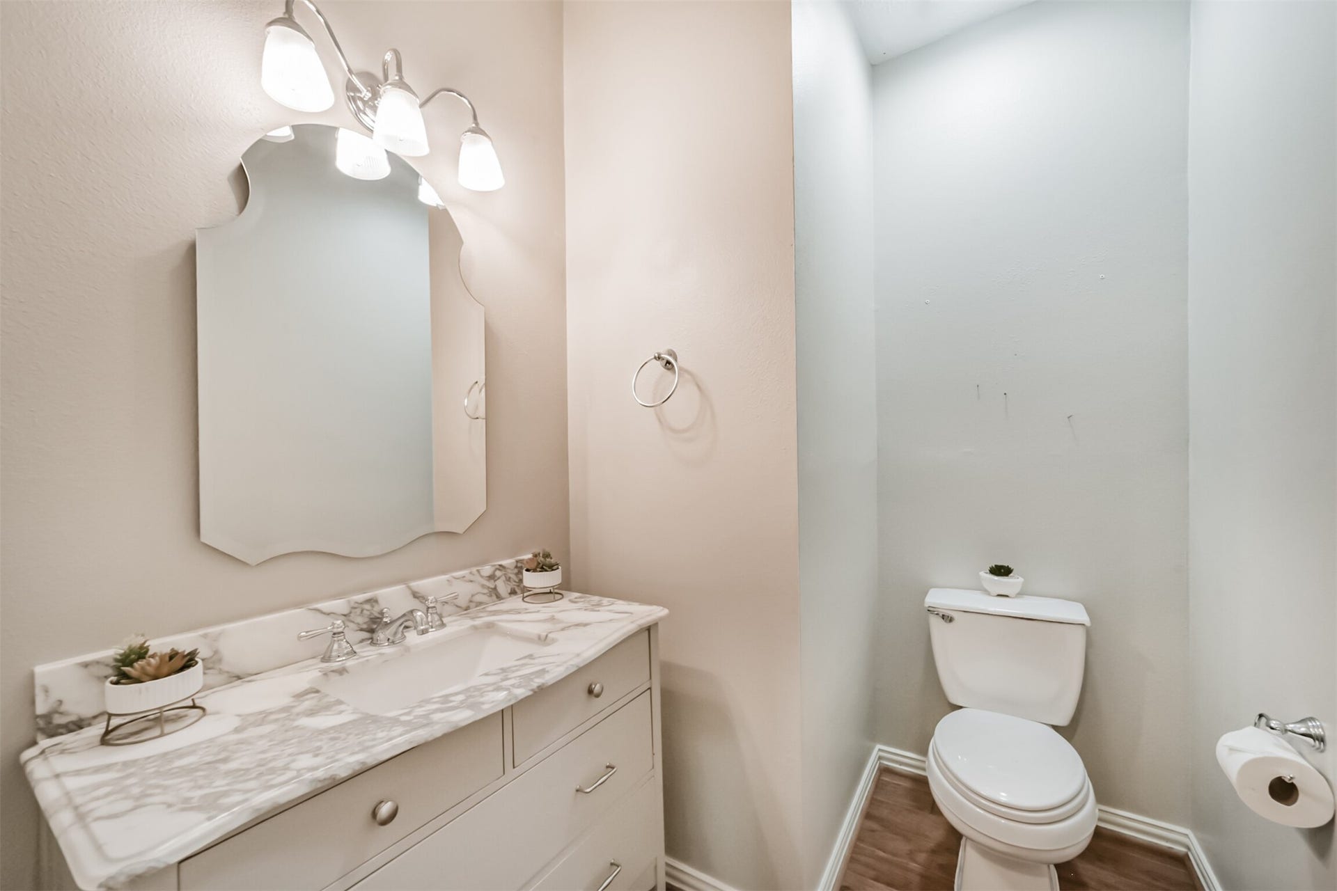 12614 Brazos Bend Trail, Humble, TX 77346 Downstairs half bath