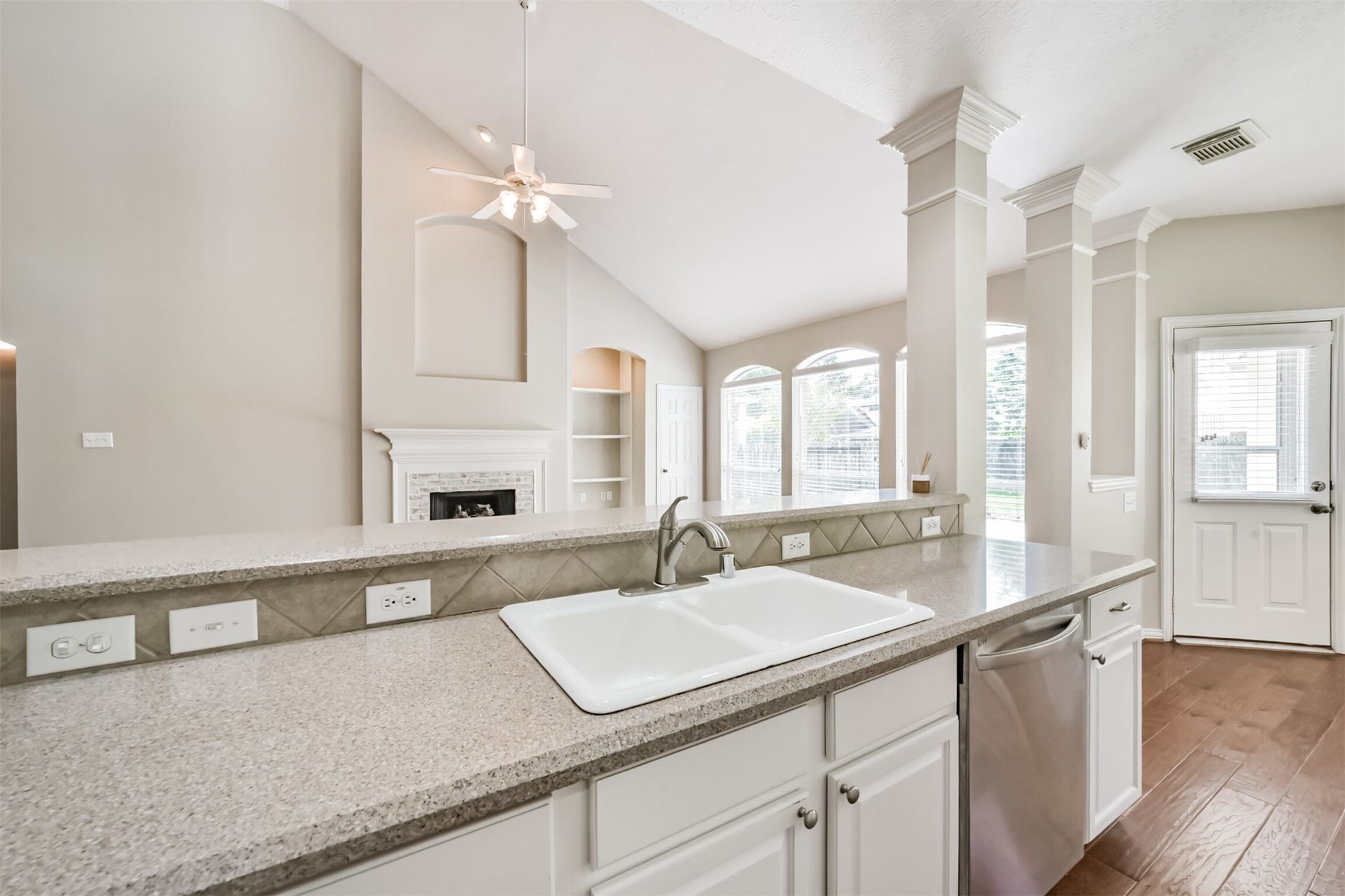 12614 Brazos Bend Trail, Humble, TX 77346 Porcelain sink