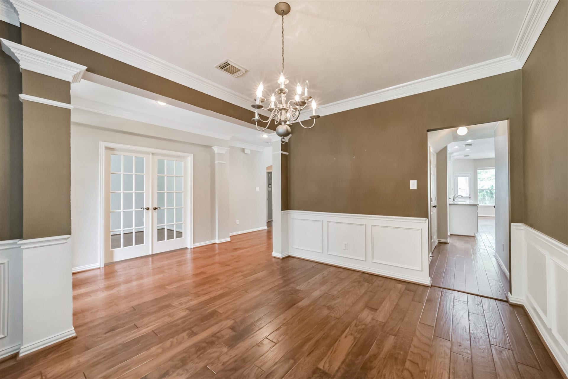 12614 Brazos Bend Trail, Humble, TX 77346 Stylish & accomodating Dining Room w/access to kitchen