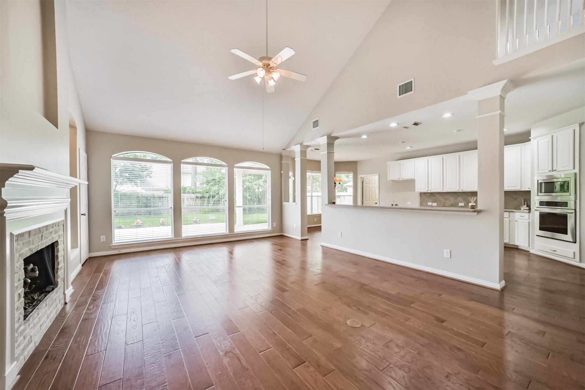 12614 Brazos Bend Trail, Humble, TX 77346 Large Living Room with Vaulted ceiling, gas fireplace, plenty of natural light. Excellent layout