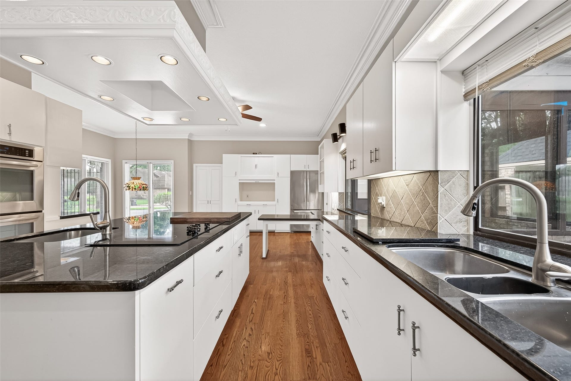 2 sinks & 2 refrigerators