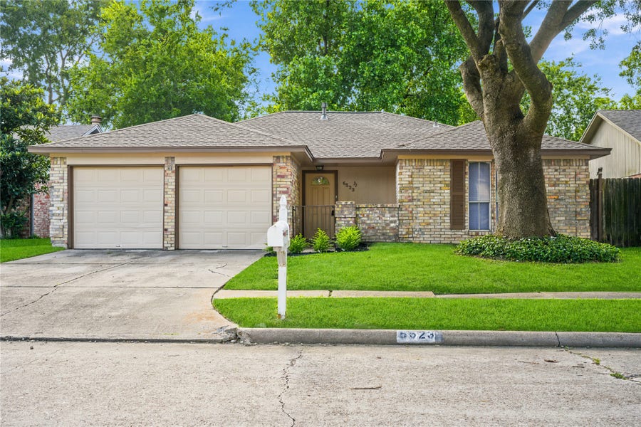 Property photo for 6523 La Violetta Drive, Houston, TX