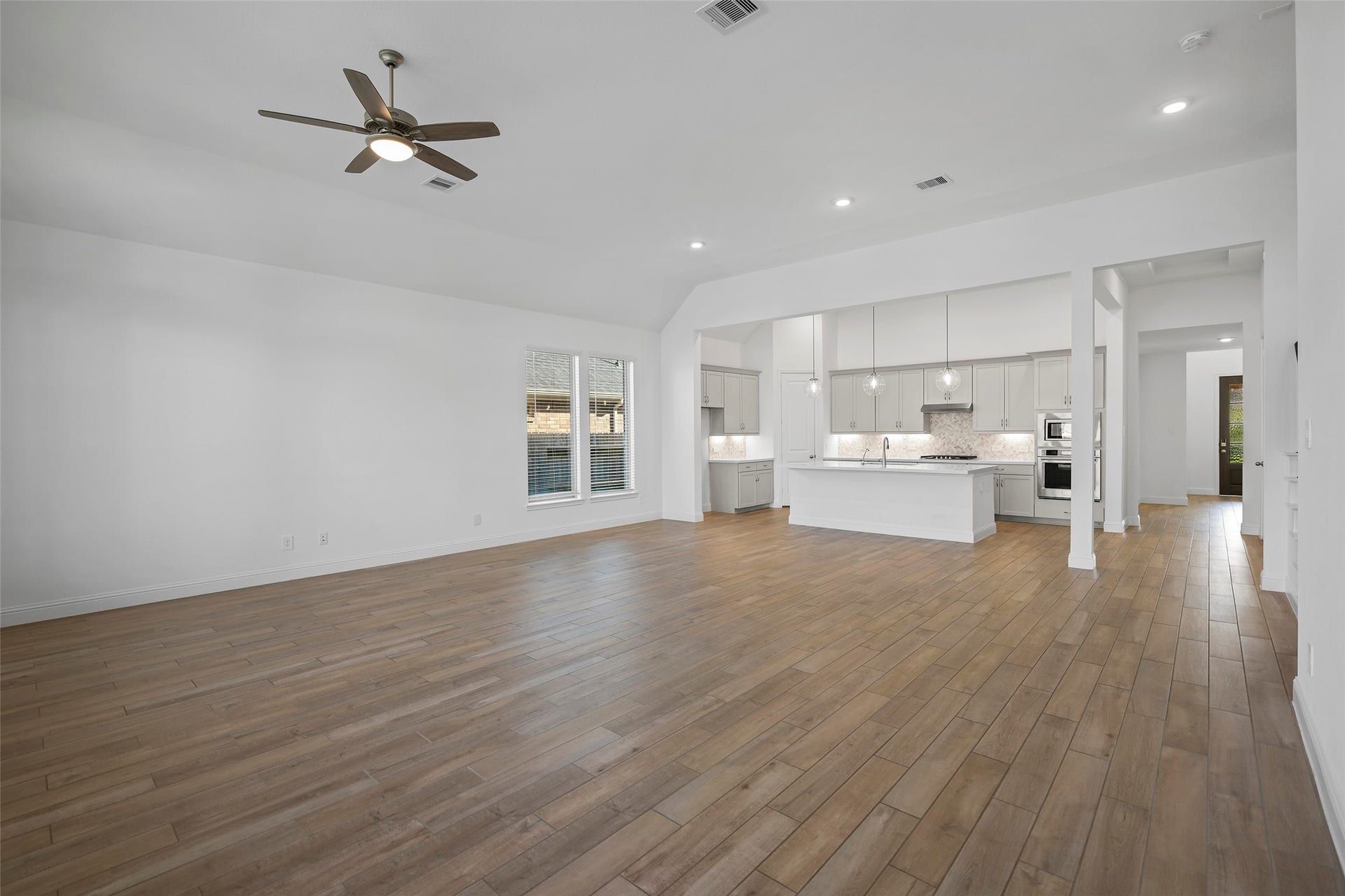 15722 Rosemary Hill Lane, Conroe, TX 77302 Look at how open and airy the main living area is!