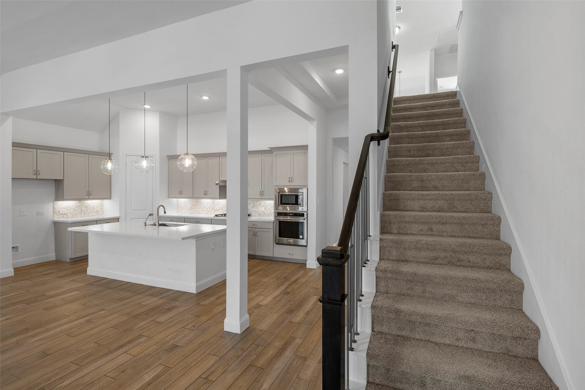 15722 Rosemary Hill Lane, Conroe, TX 77302 Let's head upstairs