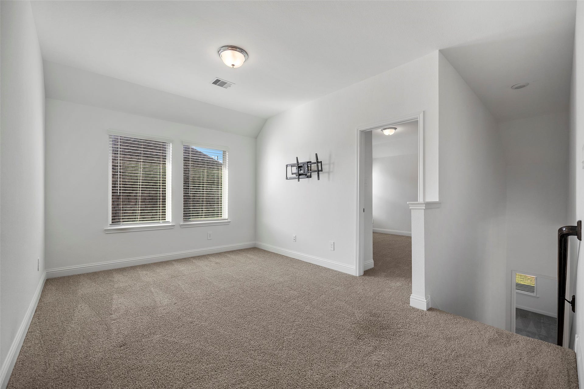 15722 Rosemary Hill Lane, Conroe, TX 77302 The Game Room or Loft Area has two areas. One would make a perfect hang out or TV watching and the other could be a game area w/pool table, a study area, card table for poker night, or a craft area. The possibilities are endless!