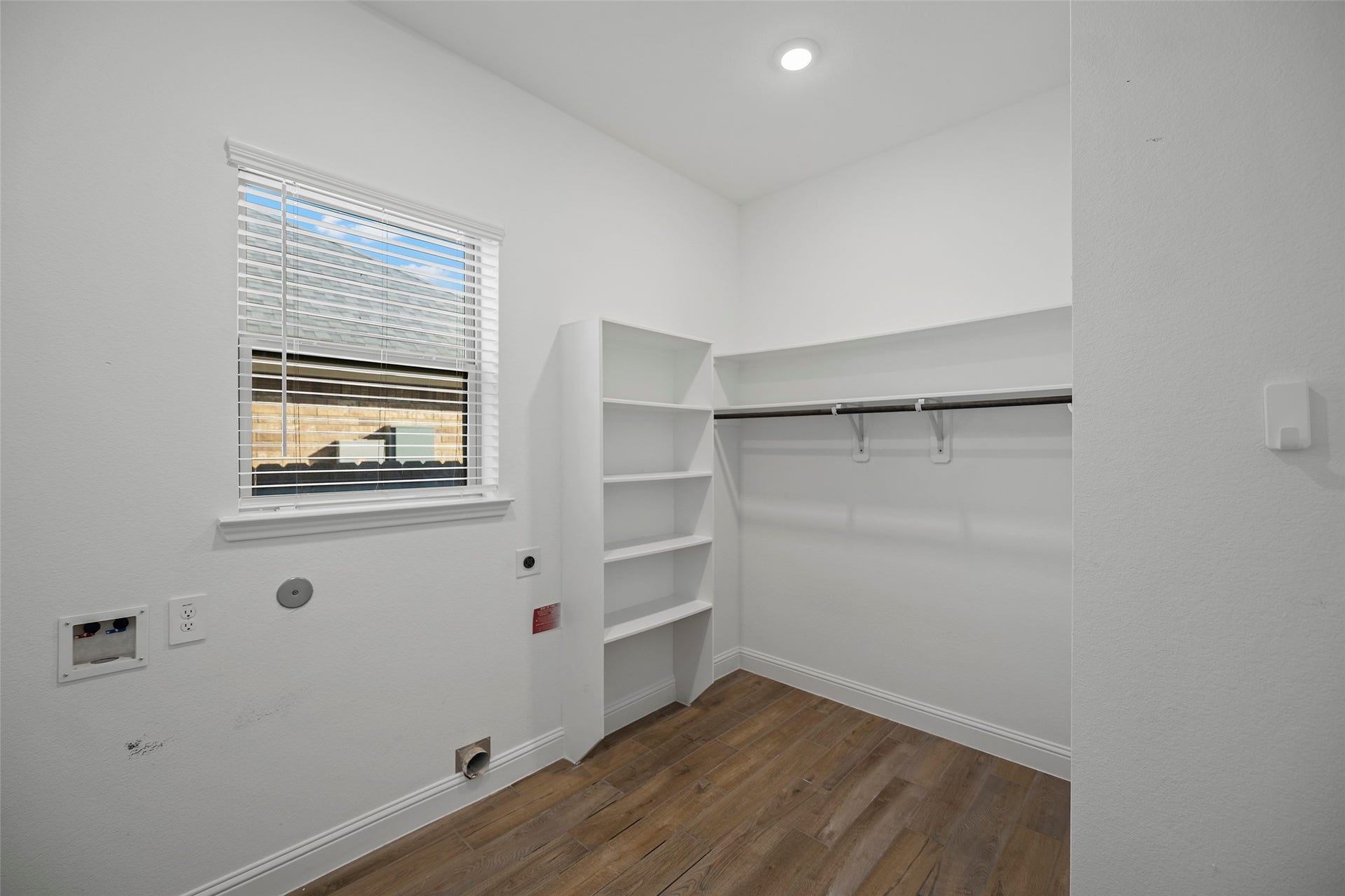 15722 Rosemary Hill Lane, Conroe, TX 77302 Look at the size of the utility room!!!