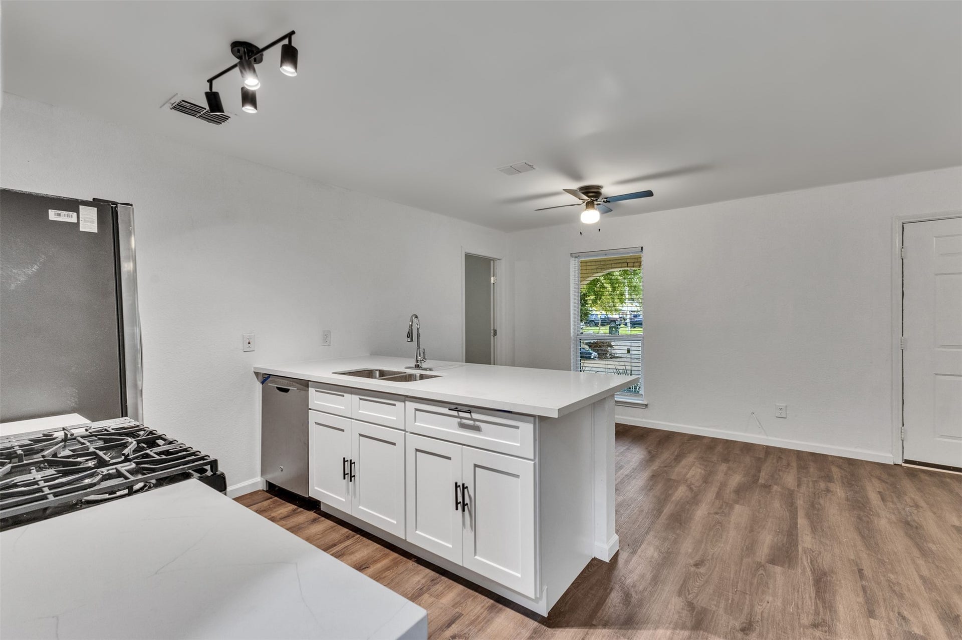 4926 Dollar Reef Drive, Bacliff, TX 77518 4926 Dollar Reef Drive, Bacliff, TX 77518