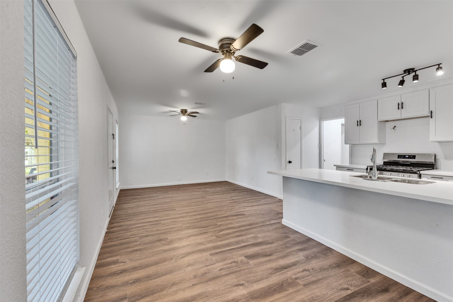 4926 Dollar Reef Drive, Bacliff, TX 77518 4926 Dollar Reef Drive, Bacliff, TX 77518