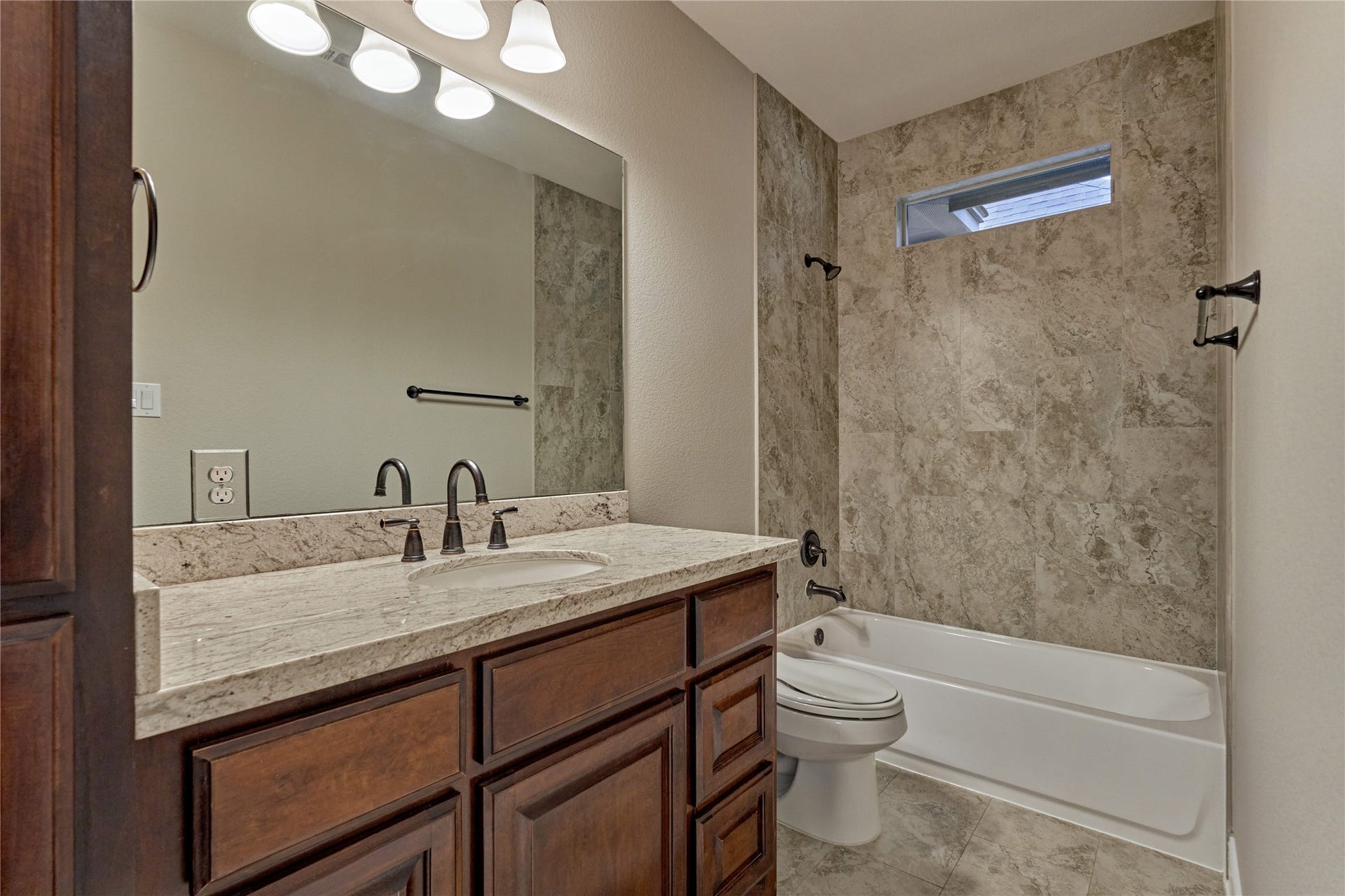 650 Edgewood Drive, Montgomery, TX 77356
