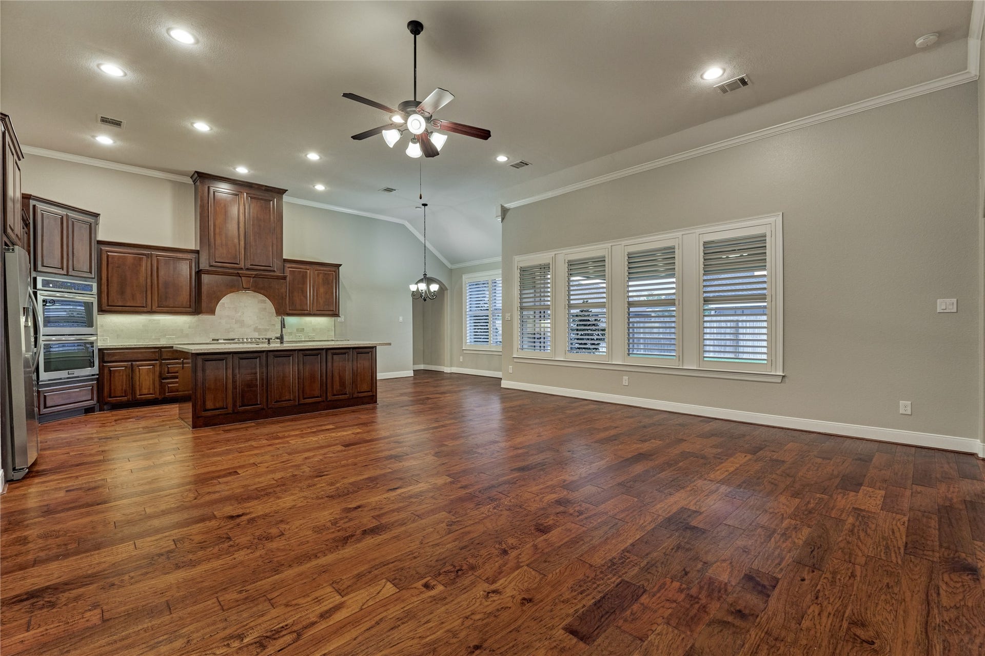 650 Edgewood Drive, Montgomery, TX 77356