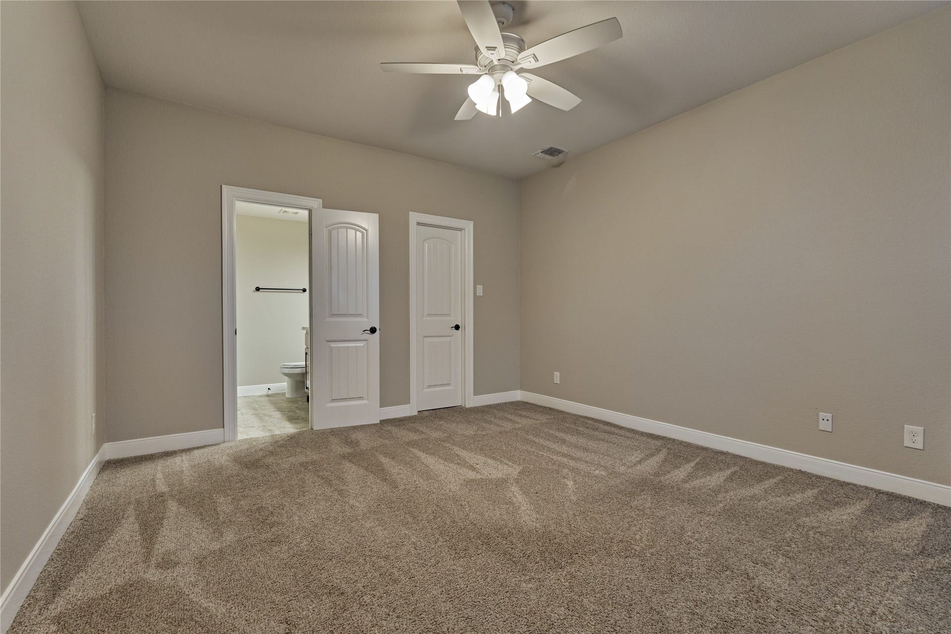 650 Edgewood Drive, Montgomery, TX 77356