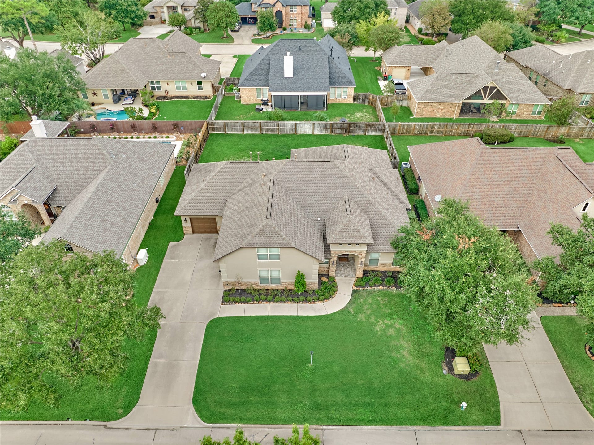 650 Edgewood Drive, Montgomery, TX 77356