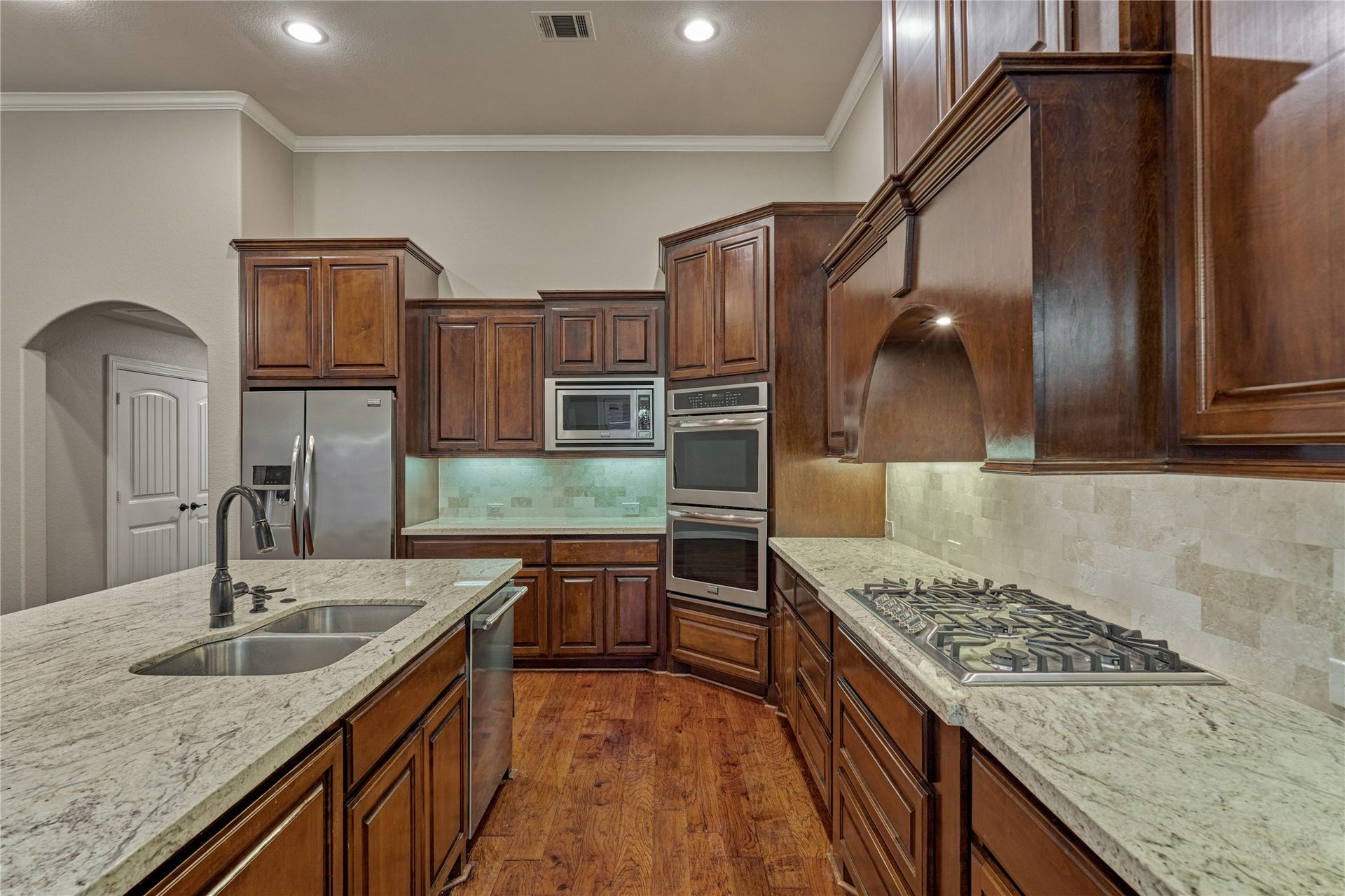 650 Edgewood Drive, Montgomery, TX 77356