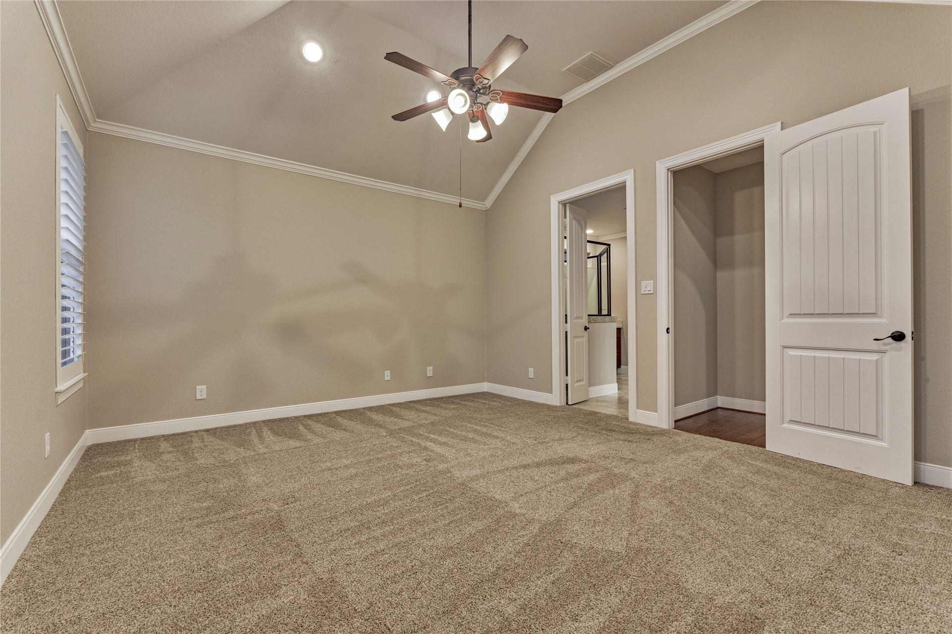 650 Edgewood Drive, Montgomery, TX 77356