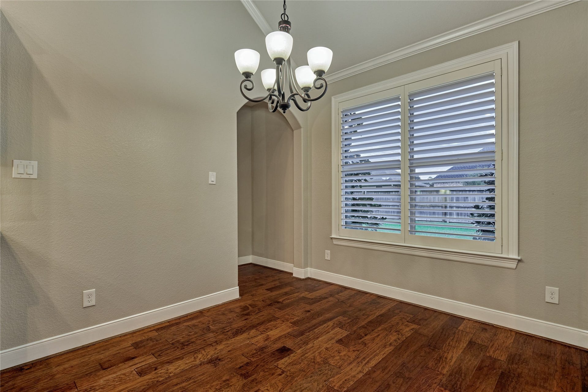 650 Edgewood Drive, Montgomery, TX 77356