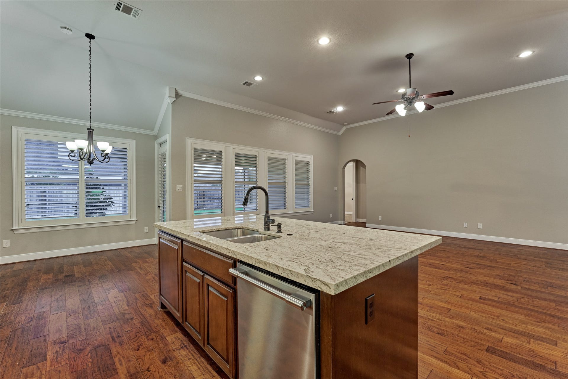 650 Edgewood Drive, Montgomery, TX 77356