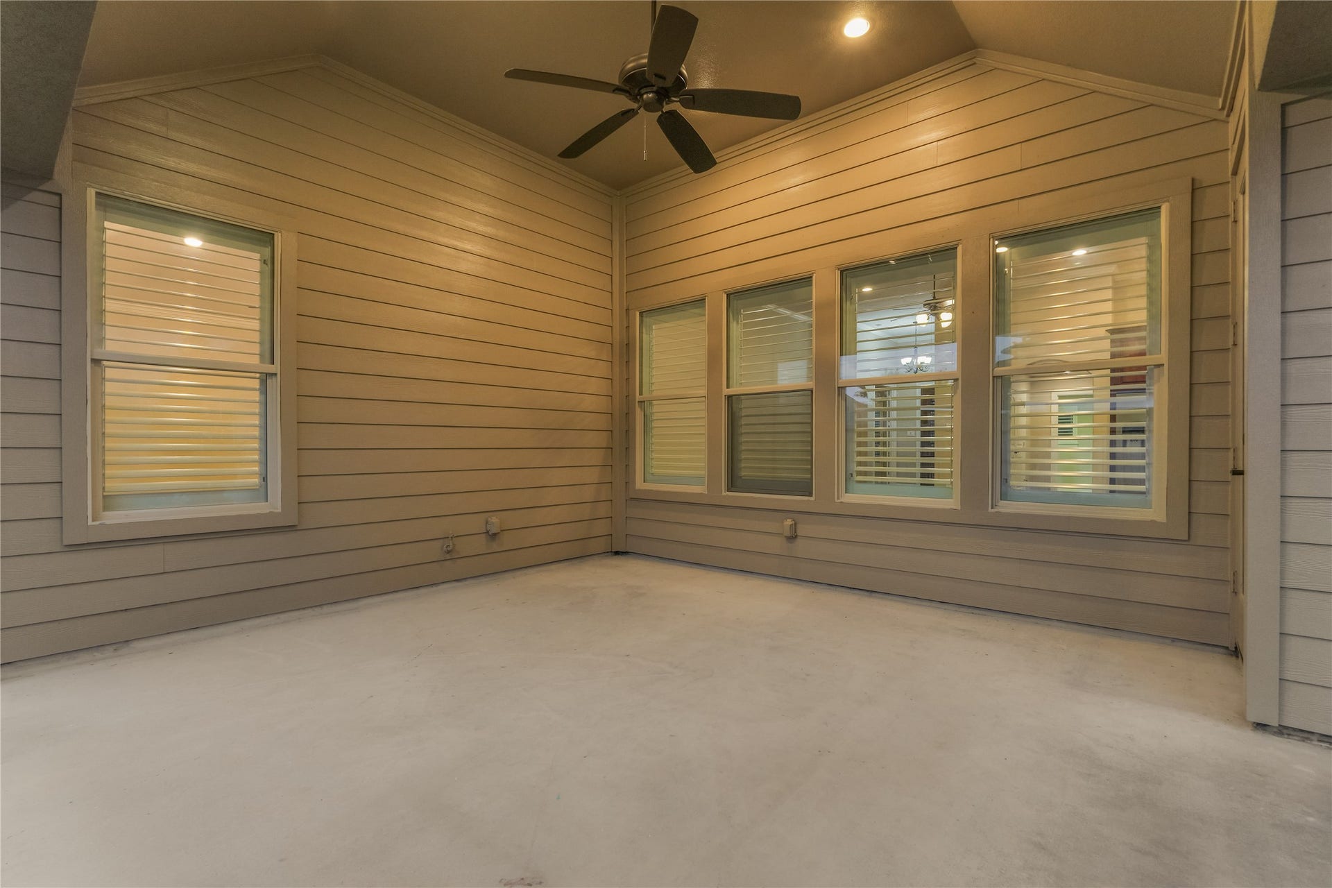 650 Edgewood Drive, Montgomery, TX 77356