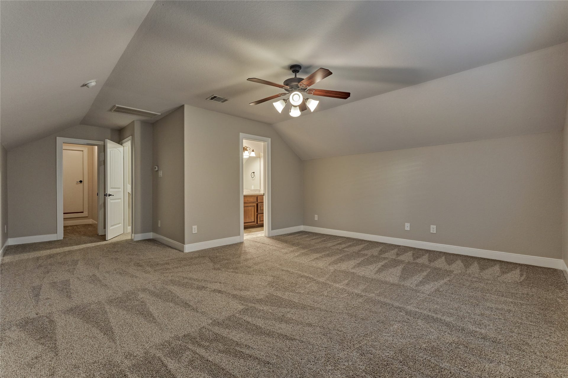 650 Edgewood Drive, Montgomery, TX 77356