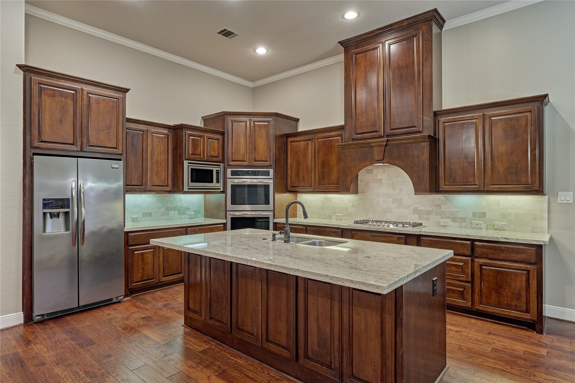 650 Edgewood Drive, Montgomery, TX 77356