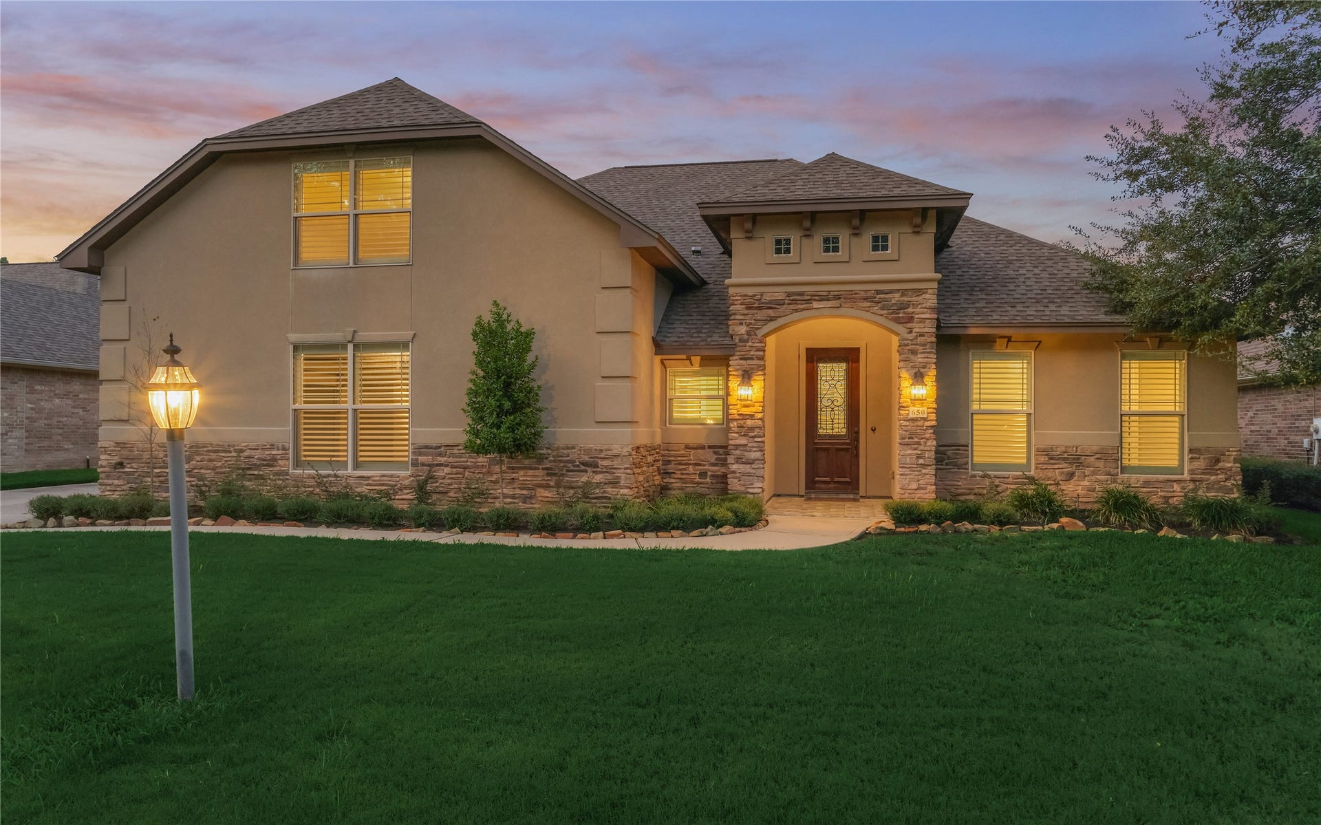 650 Edgewood Drive, Montgomery, TX 77356
