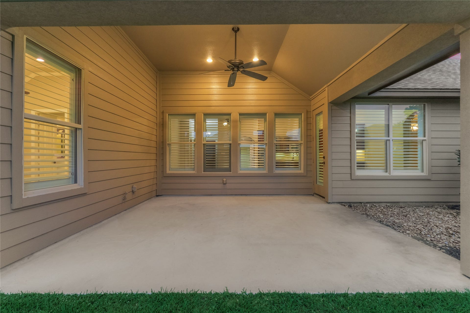 650 Edgewood Drive, Montgomery, TX 77356