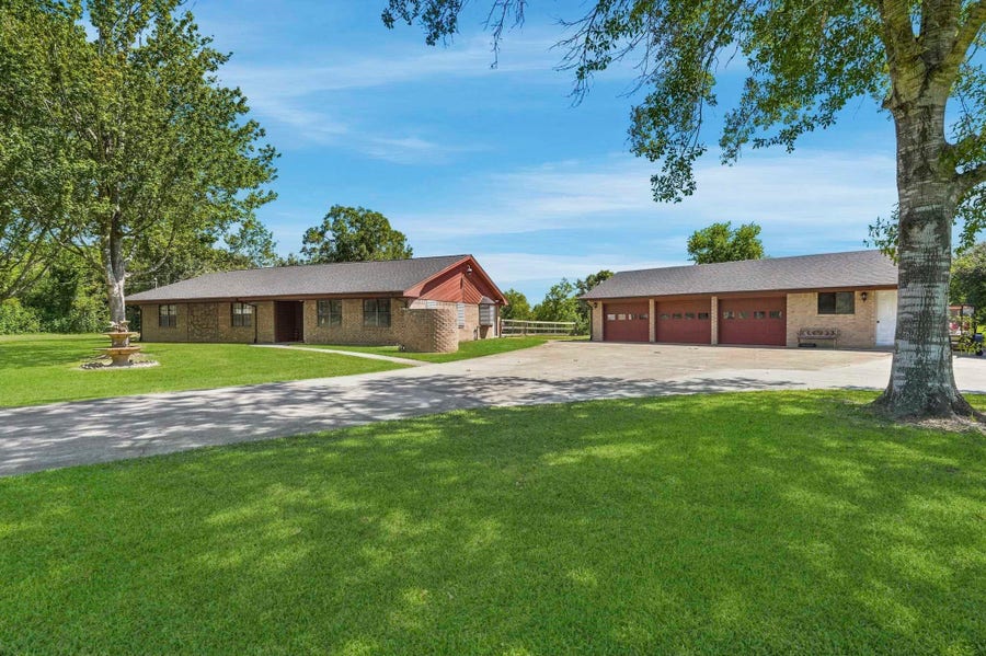 Property photo for 16101 Bluebird Street, Santa Fe, TX