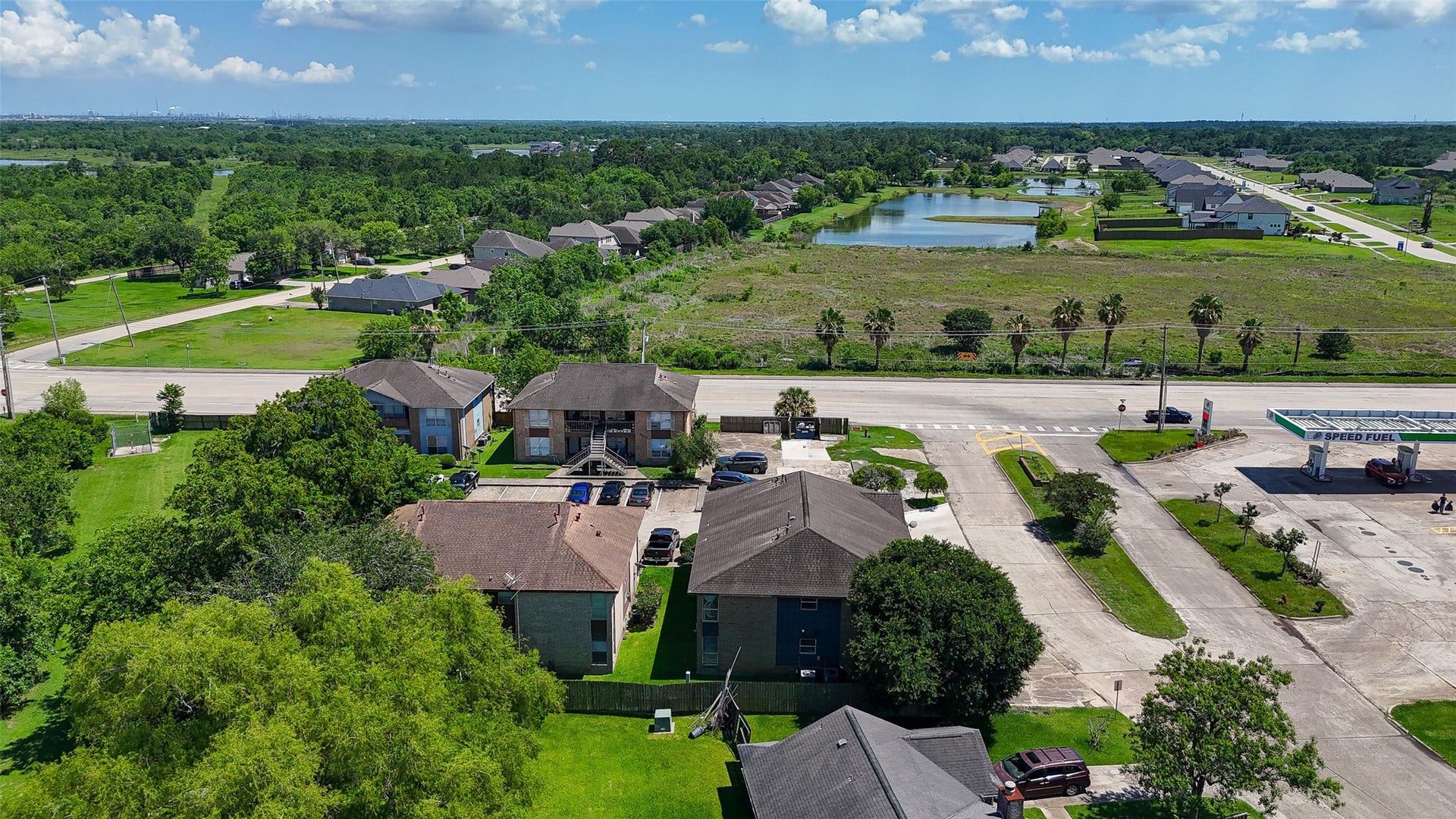 4029 Briar Hollow Drive, Dickinson, TX 77539