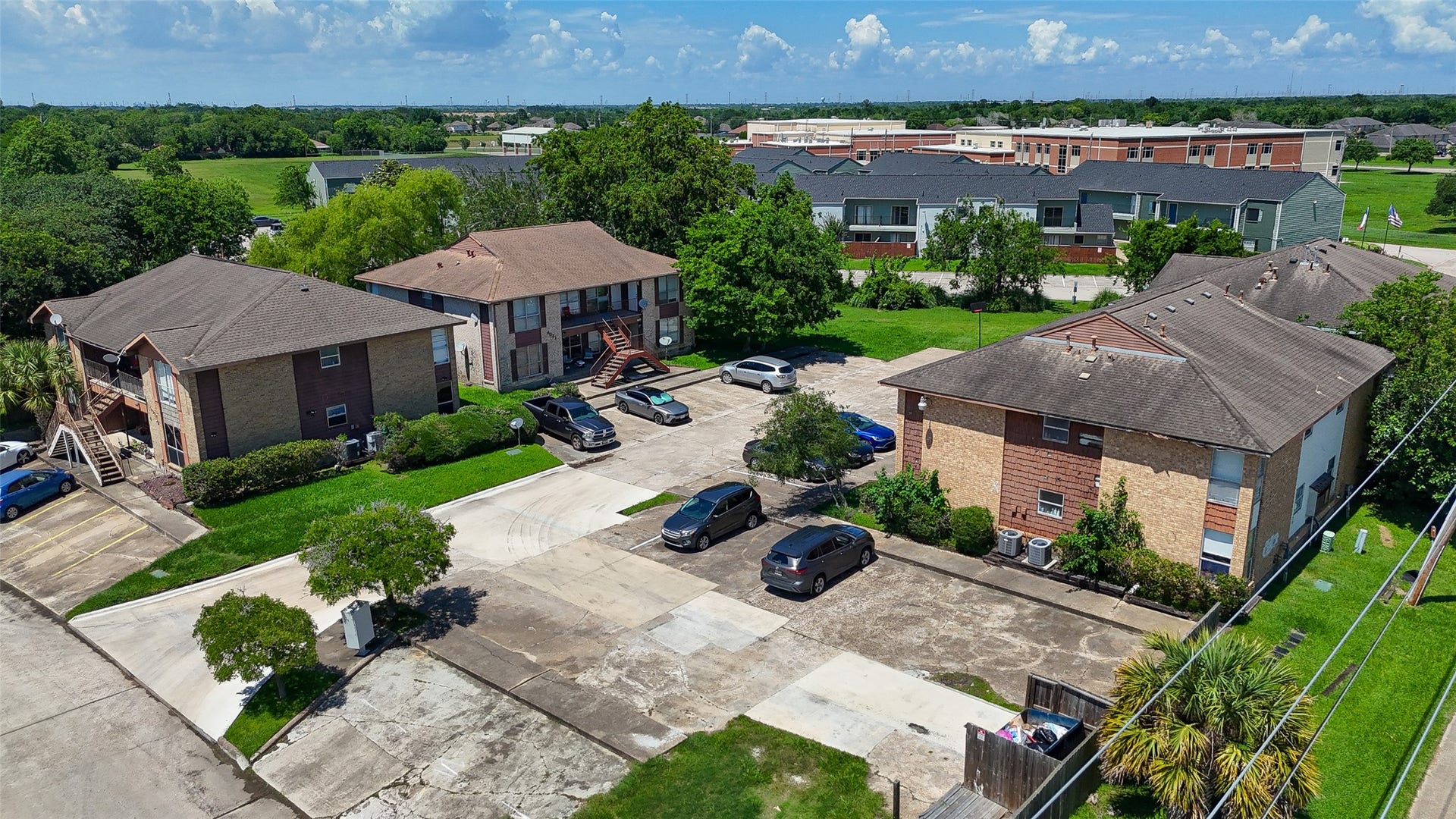 4029 Briar Hollow Drive, Dickinson, TX 77539
