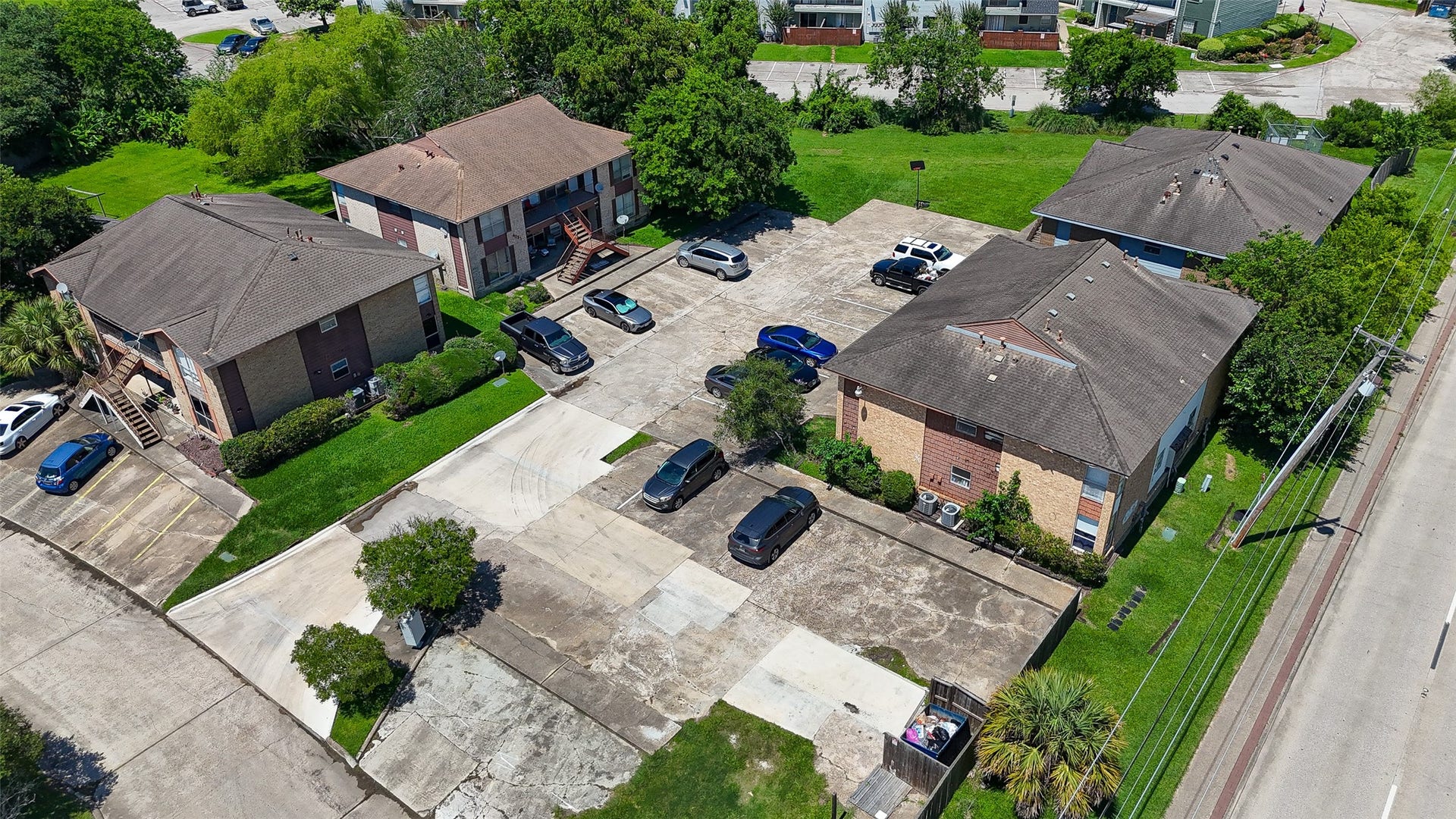 4029 Briar Hollow Drive, Dickinson, TX 77539