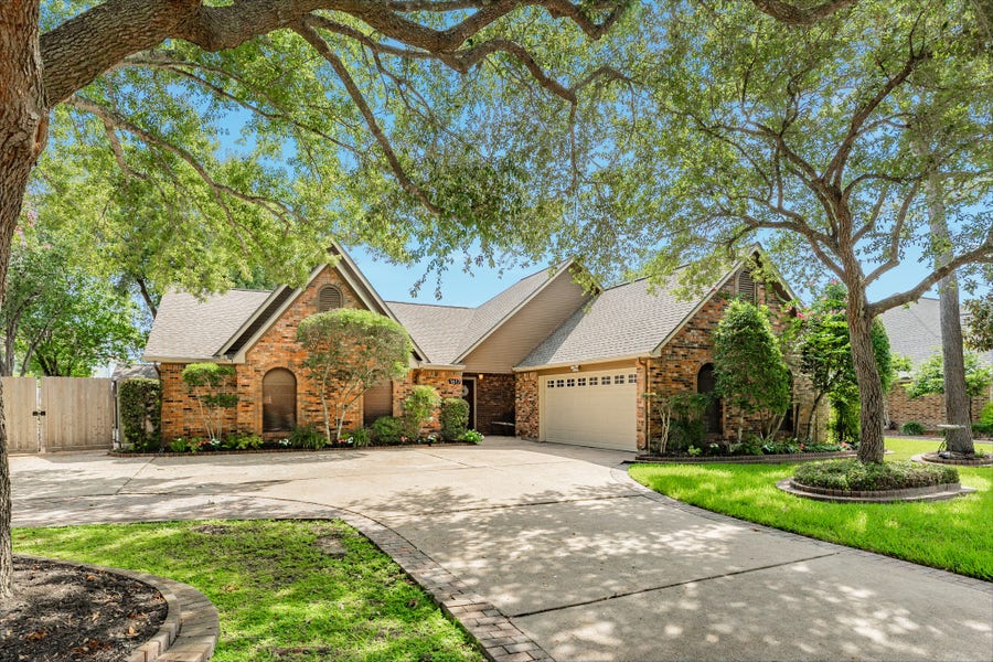 Property photo for 1617 White Wing Circle, Friendswood, TX
