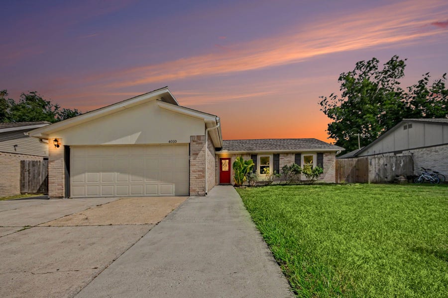 Property photo for 4010 Bluebonnet Trail, Deer Park, TX