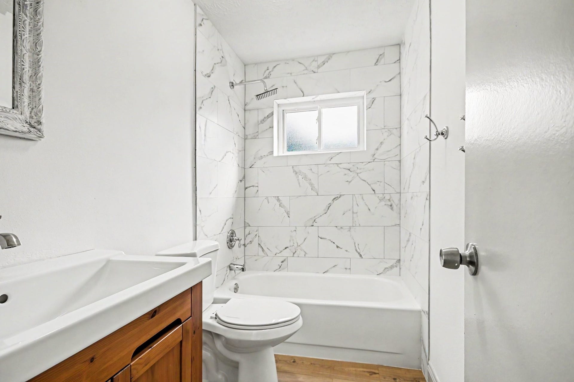 4010 Bluebonnet Trail, Deer Park, TX 77536 Full bathroom