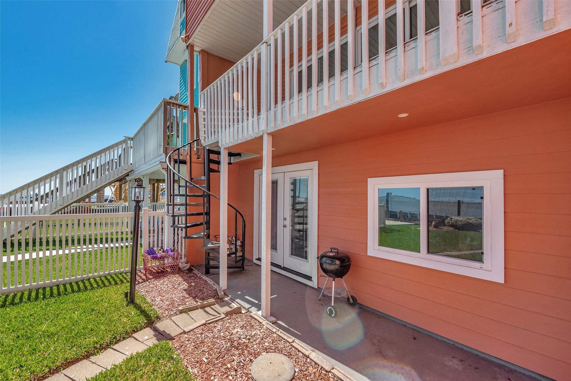3 Tiki Circle, Tiki Island, TX 77554 3 Tiki Circle, Tiki Island, TX 77554