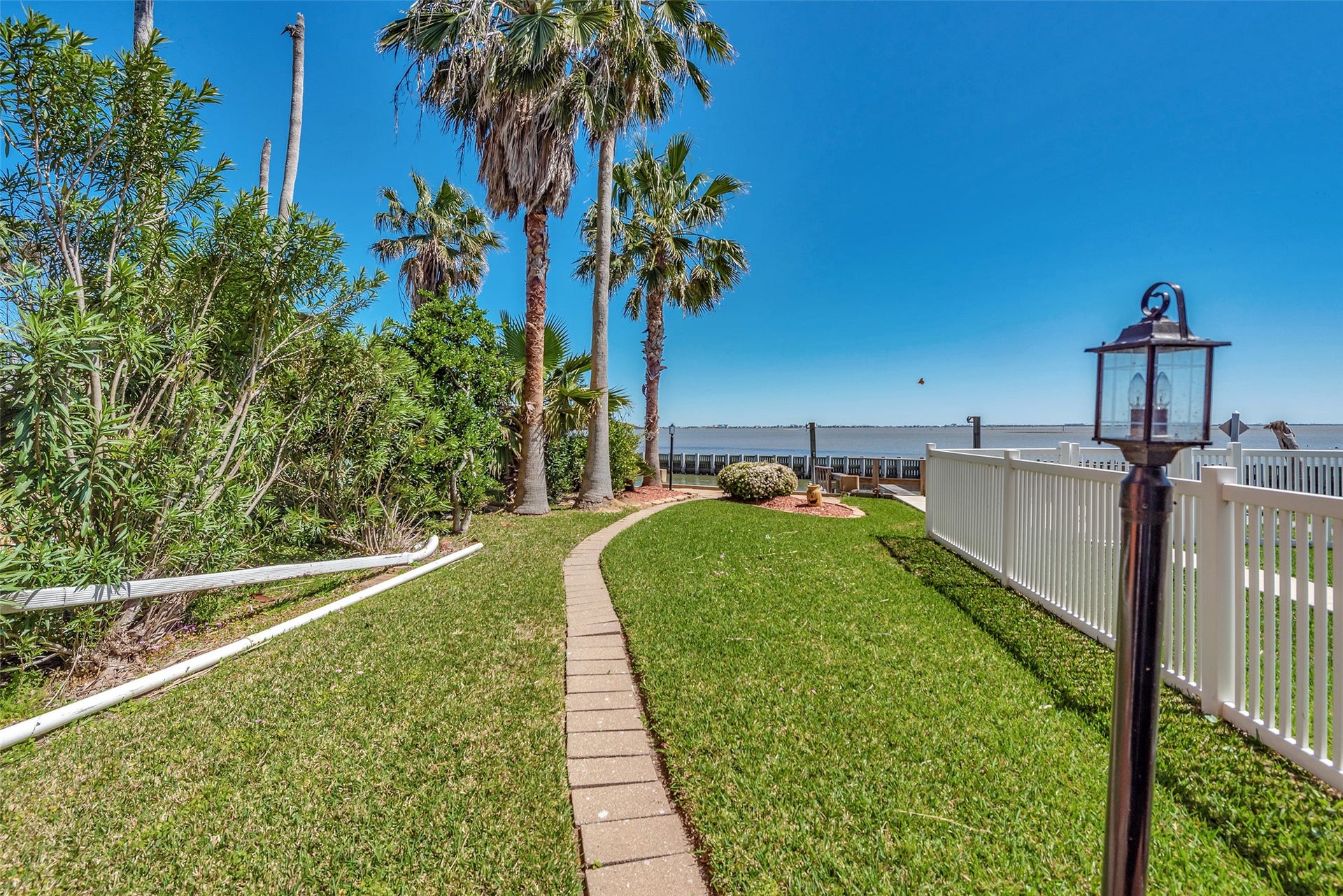 3 Tiki Circle, Tiki Island, TX 77554 3 Tiki Circle, Tiki Island, TX 77554