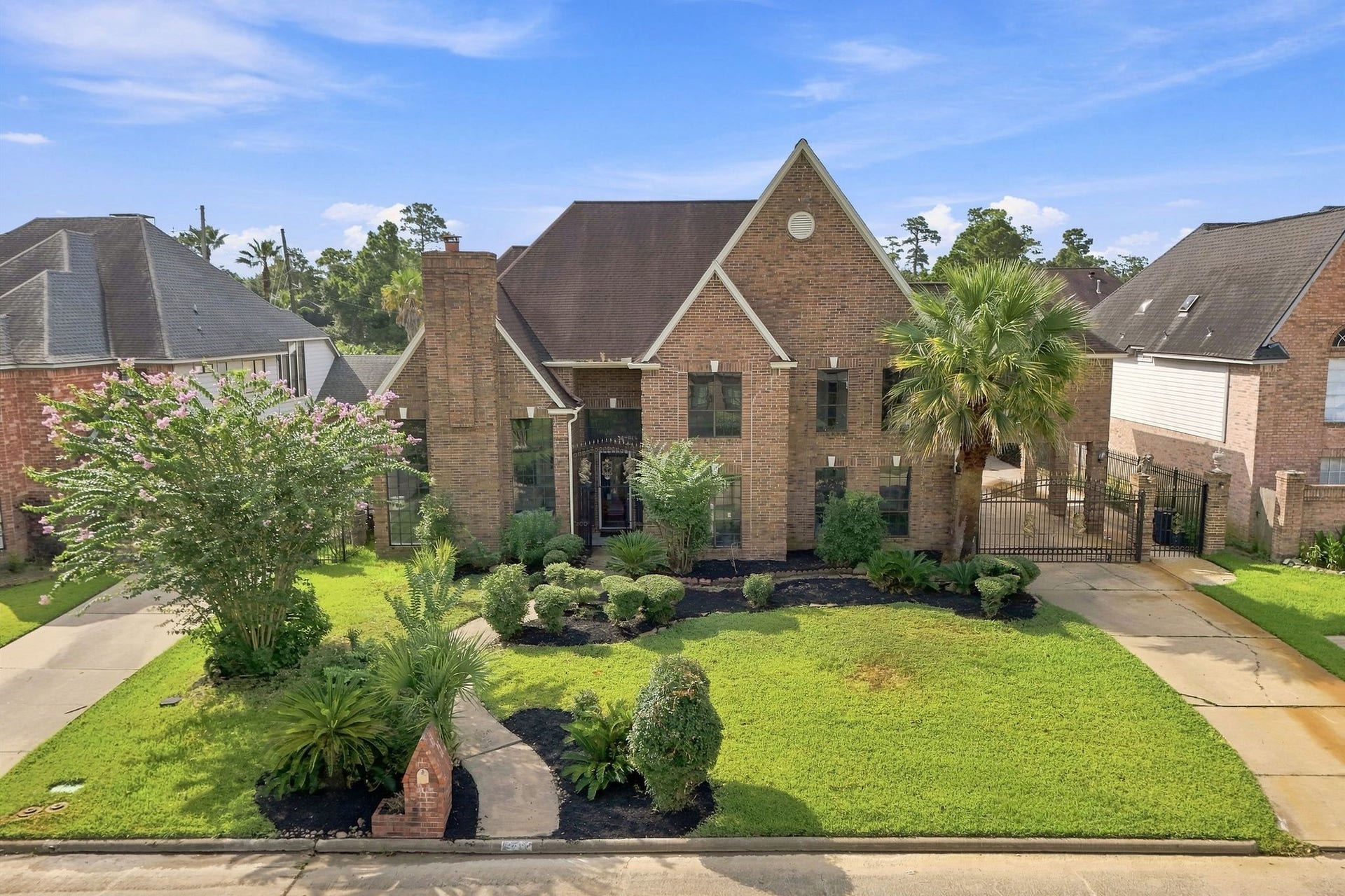 Gated Driveway for added Privacy!
