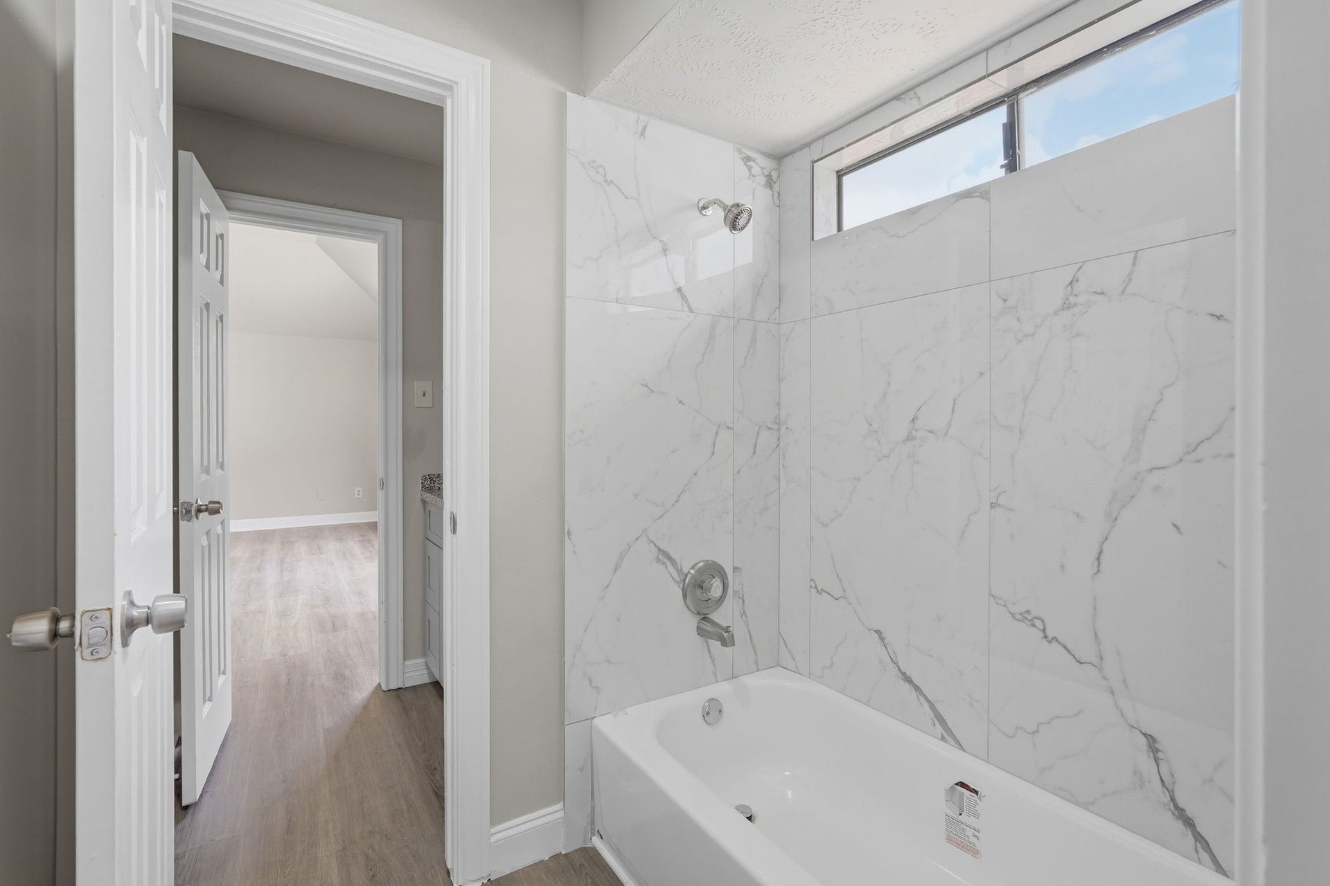 Private on-suite Bath for Bedroom 3!