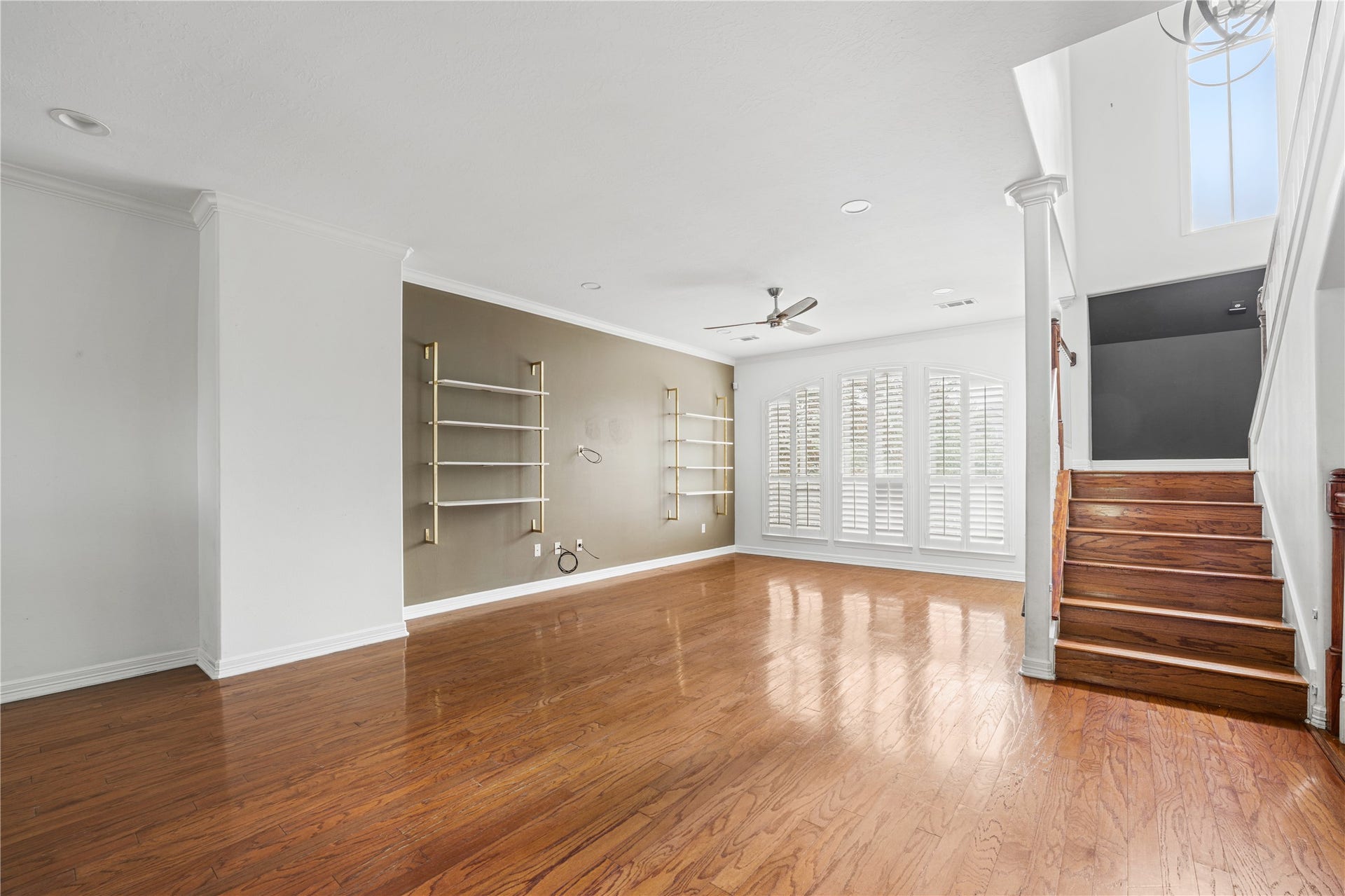 1739 French Village Drive, Houston, TX 77055 Lots of natural lights.