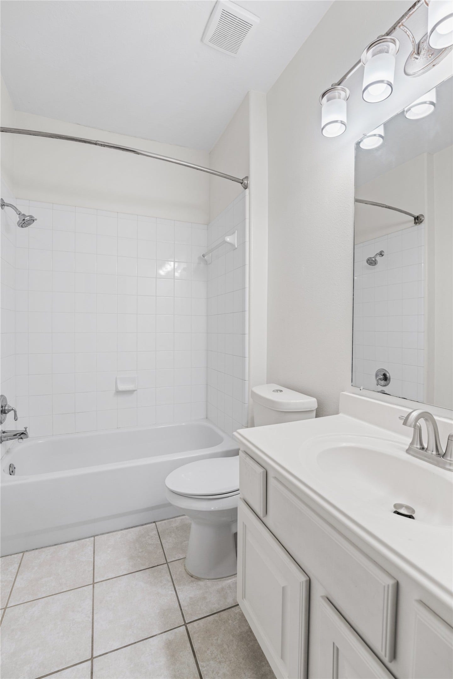 1739 French Village Drive, Houston, TX 77055 Full bathroom #3