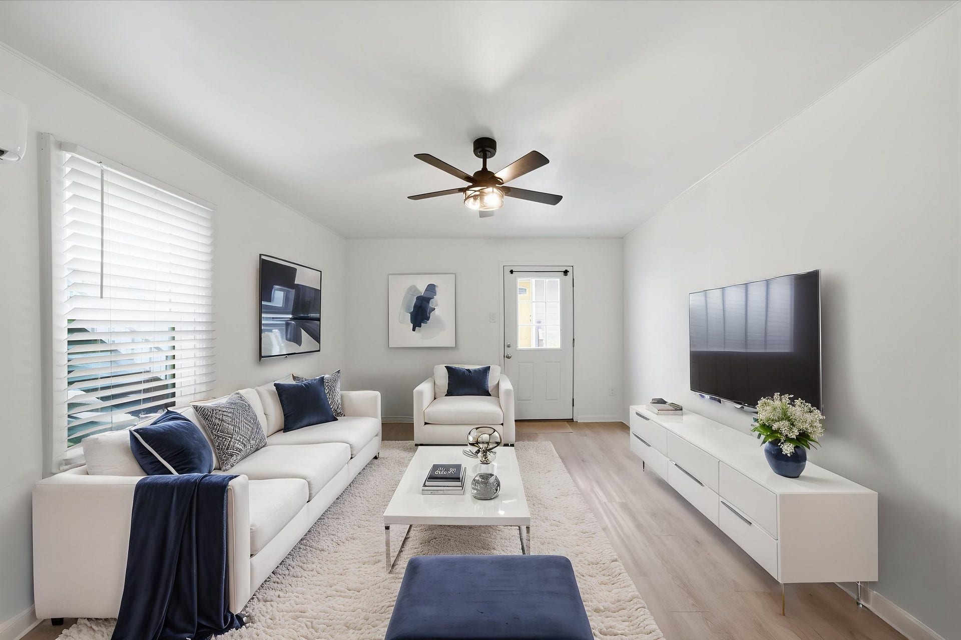 1523 1/2 Bonnie Brae Street, #1, Houston, TX 77006 Welcome Home to this cute, yet cozy apartment on Bonnie Brae! Virtually staged to show how large this Living Room (approx. 13x12') is. Plenty of room for large sofa / sectional and plenty of wall space for art!