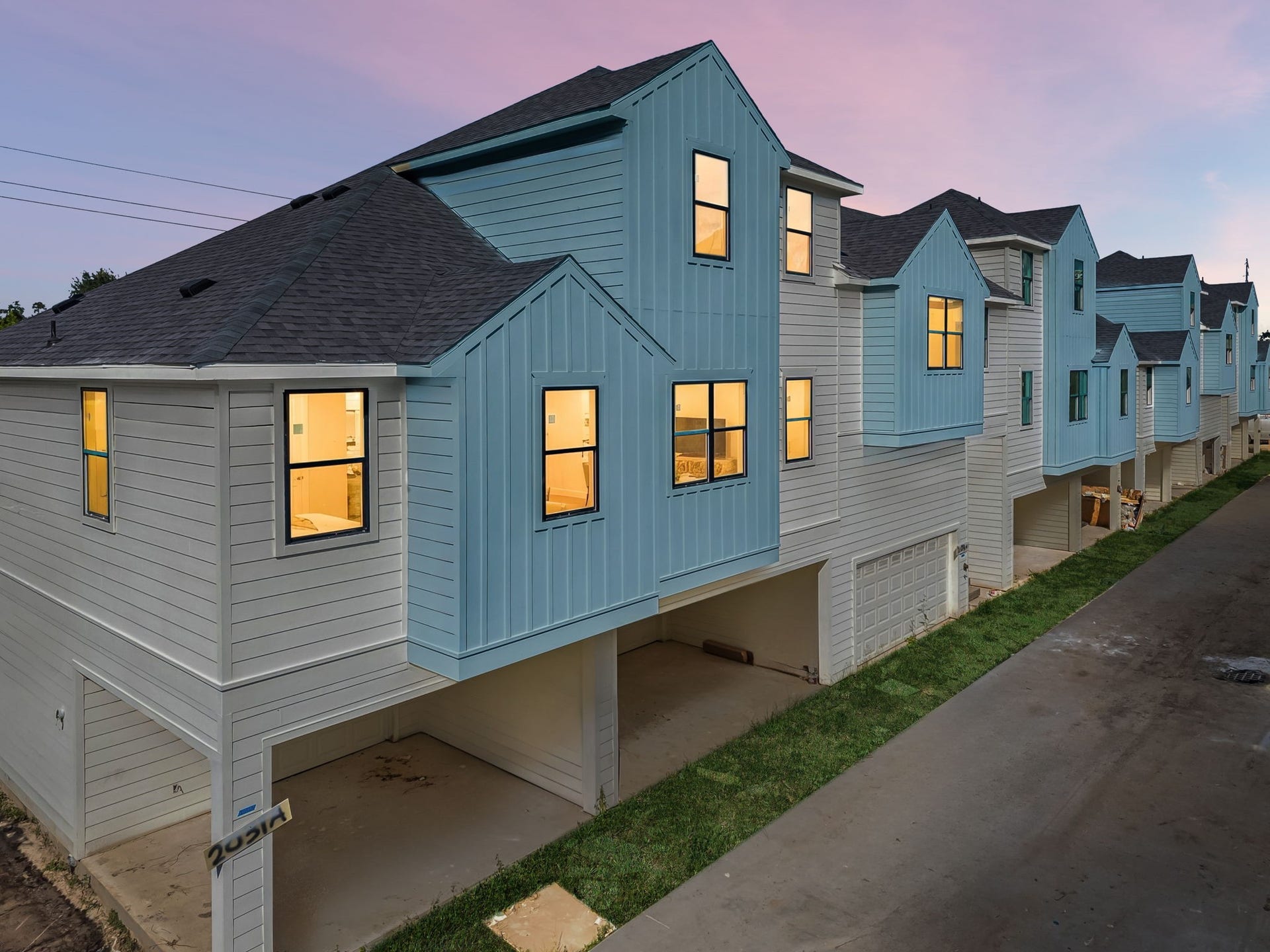 2025 Oak Forest Drive, #A-B, Houston, TX 77018 2025 Oak Forest Drive, #A-B, Houston, TX 77018