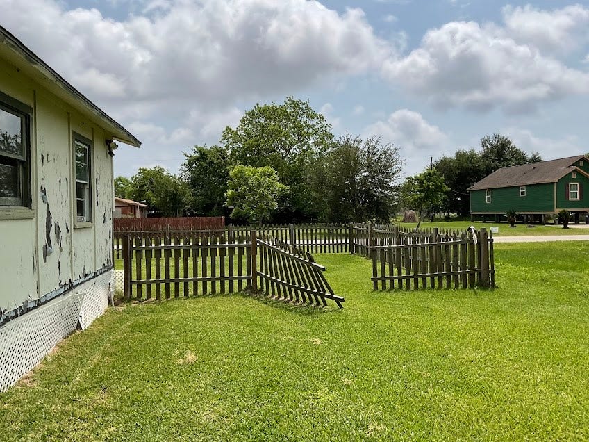 6708 Hawthorne Road, Hitchcock, TX 77563 6708 Hawthorne Road, Hitchcock, TX 77563