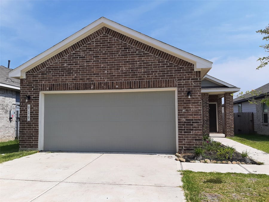 Property photo for 919 Redinger Ridge Drive, Houston, TX