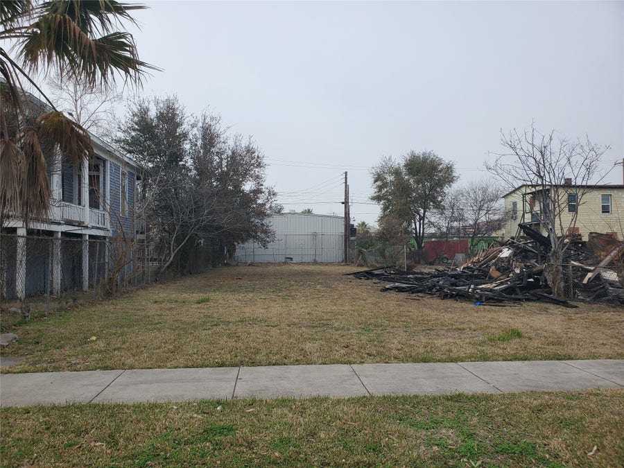Property photo for 2710 Avenue K, Galveston, TX