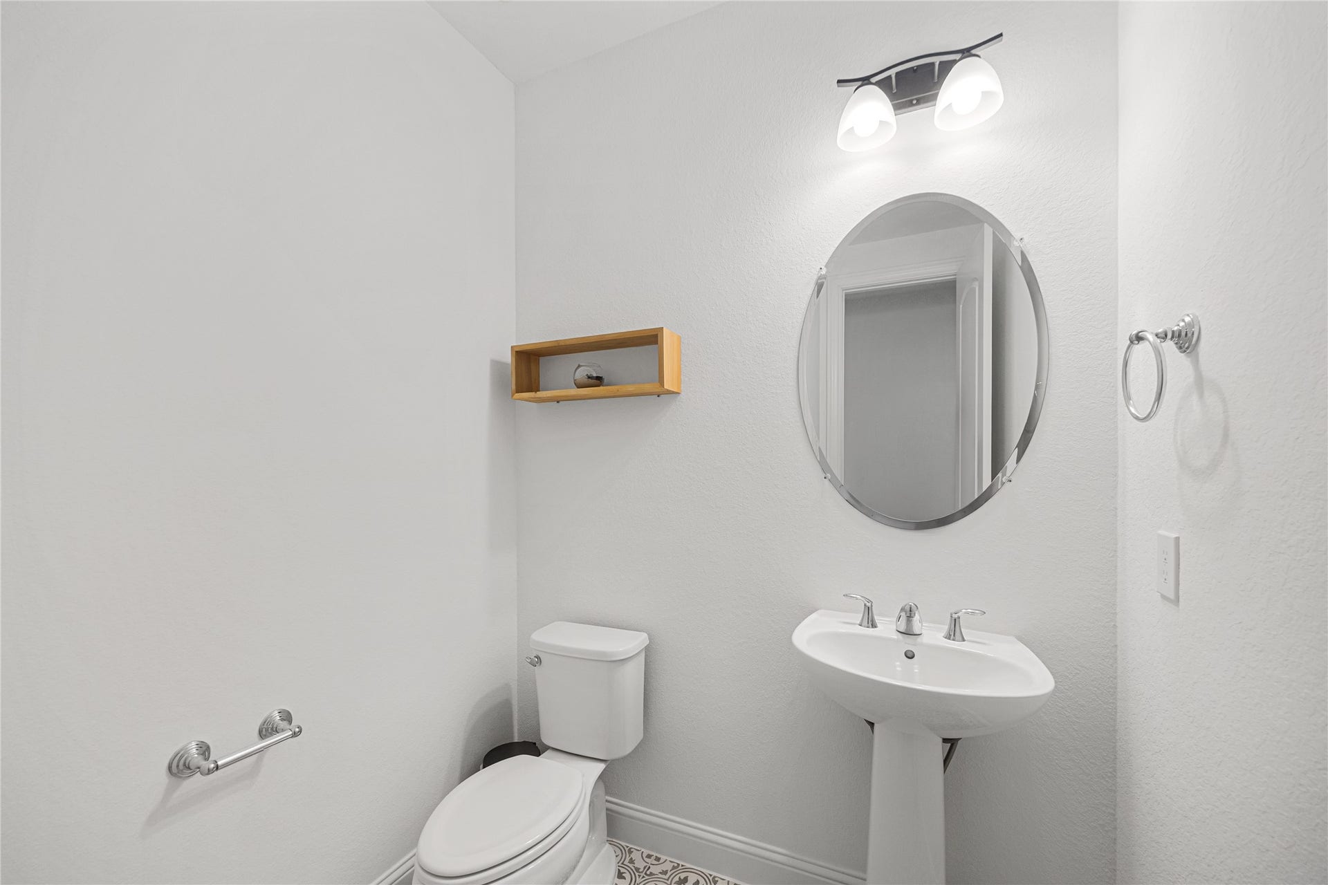 Powder bath for guests.