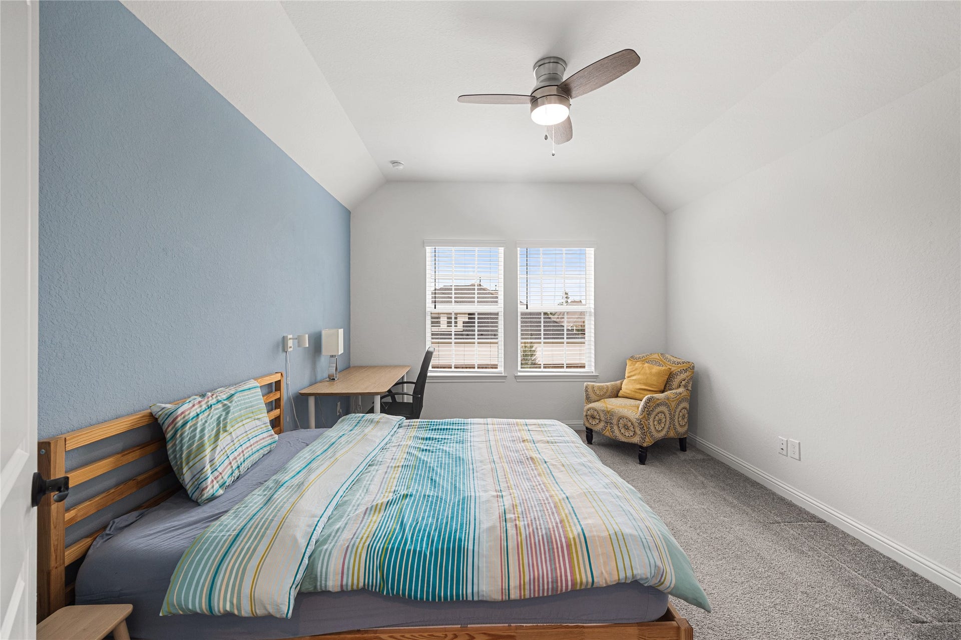 3rd bedroom with ceiling fan.