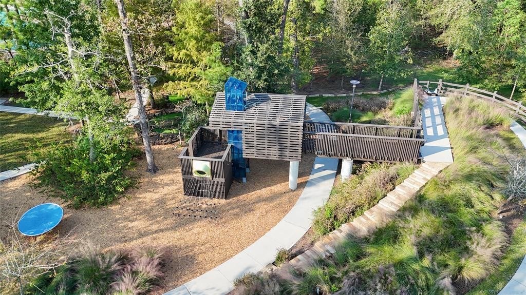 Here you feel like home with walking trails, parks and so much more!