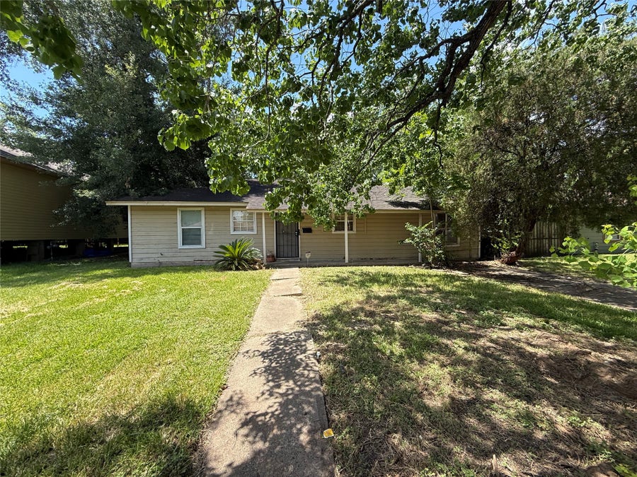 Property photo for 6026 Glenhurst Drive, Houston, TX